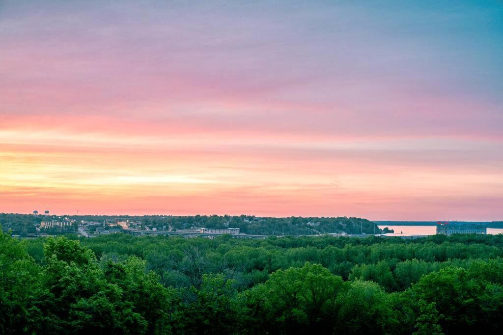 Finn'S Hideaway -Modern Family River Home Keokuk 外观 照片